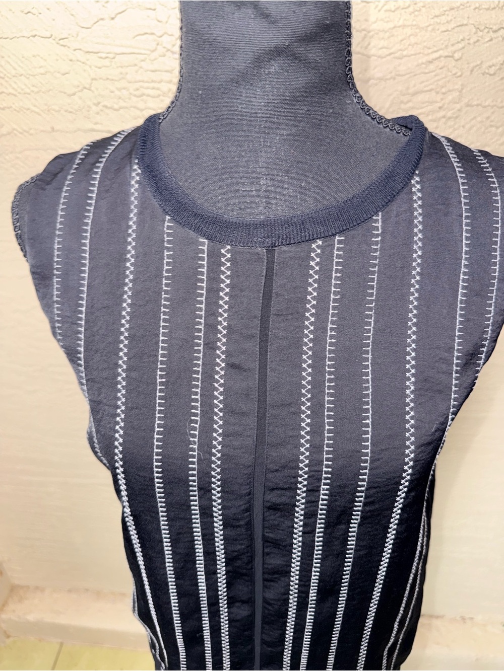 Vince S Black Contrast Ladder Stitch Tank Blouse Quiet Luxury Minimalist - Picture 3 of 8